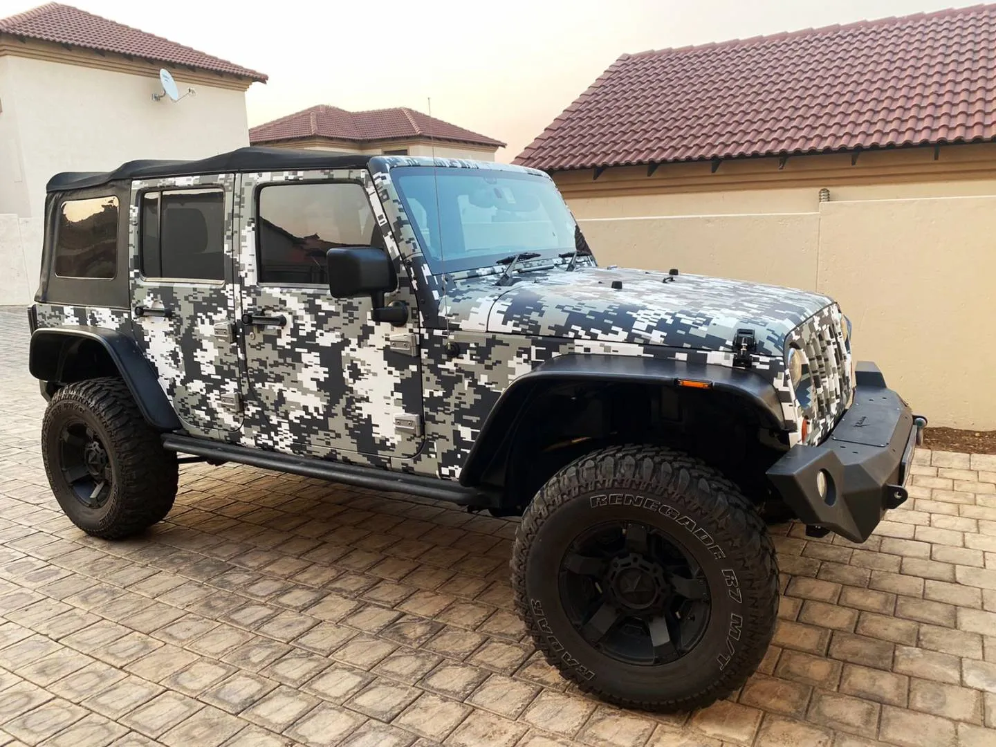 Custom vehicle branding — Jeep Wrangler — signage and branding by Stiek Industries